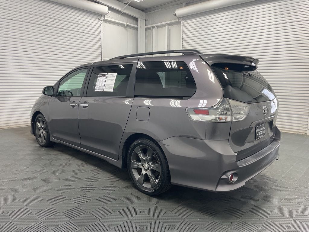 2015 Toyota Sienna SE 8 Passenger