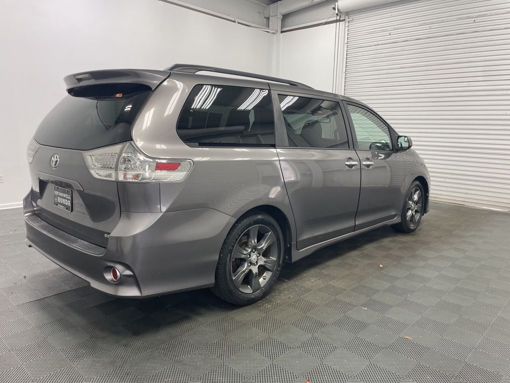 2015 Toyota Sienna SE 8 Passenger