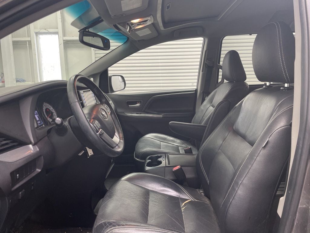 2015 Toyota Sienna SE 8 Passenger