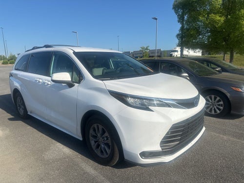 2023 Toyota Sienna LE 8 Passenger