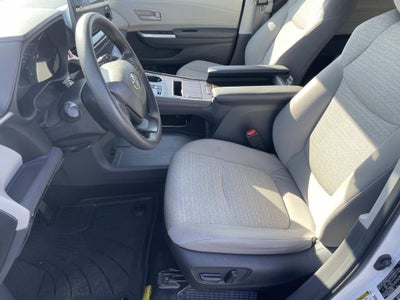 2023 Toyota Sienna LE 8 Passenger