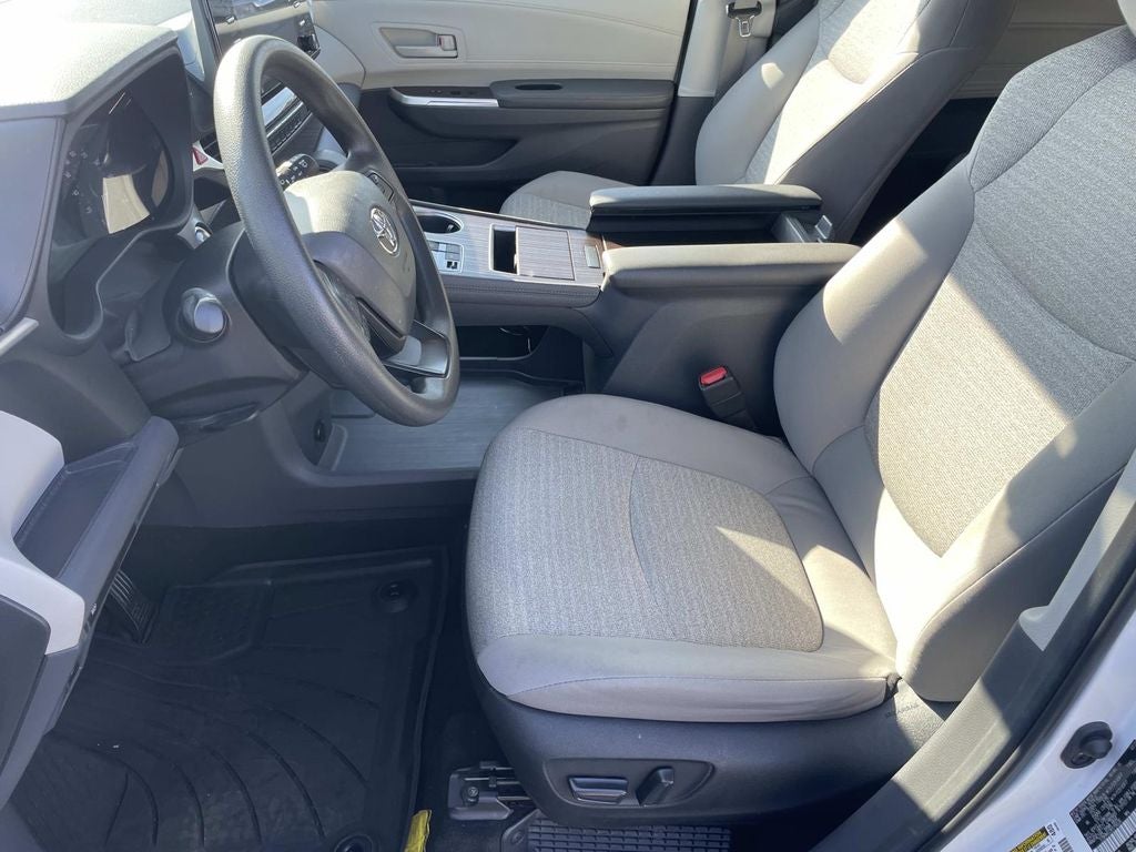 2023 Toyota Sienna LE 8 Passenger