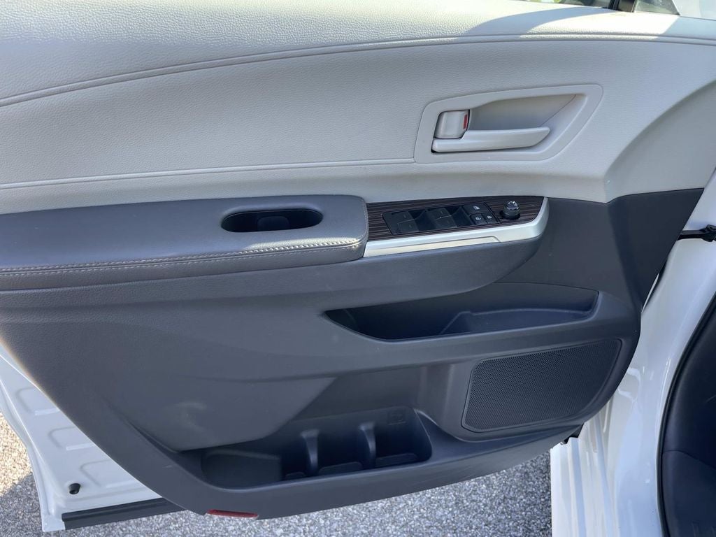 2023 Toyota Sienna LE 8 Passenger