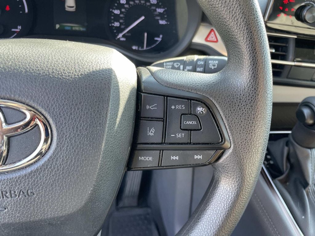 2023 Toyota Sienna LE 8 Passenger