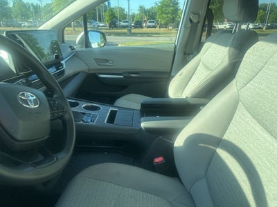 2023 Toyota Sienna LE 8 Passenger