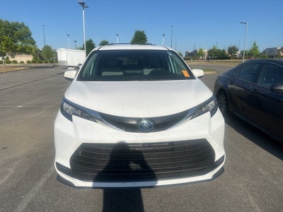 2023 Toyota Sienna LE 8 Passenger